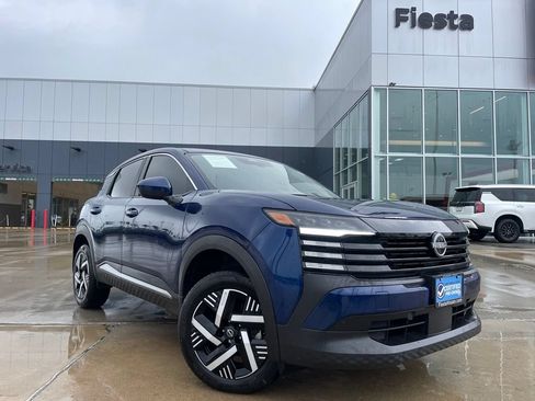 Used 2025 Nissan Kicks SV FWD image 1