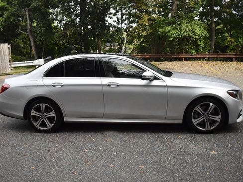 Used 2019 Mercedes-Benz E 300 4MATIC w/ Convenience Package image 10