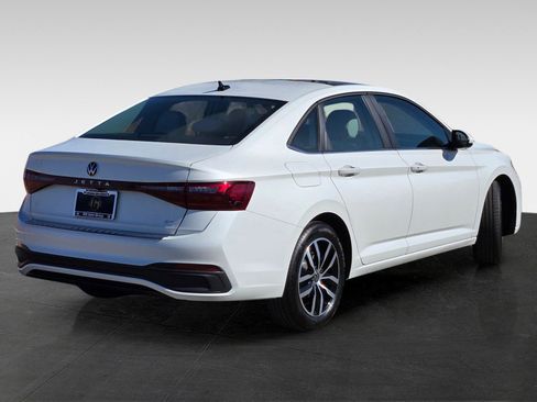 New 2026 Volkswagen Jetta SE image 4