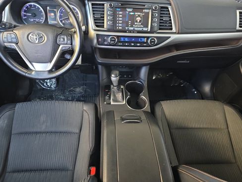 Used 2018 Toyota Highlander Plus AWD/4WD image 10