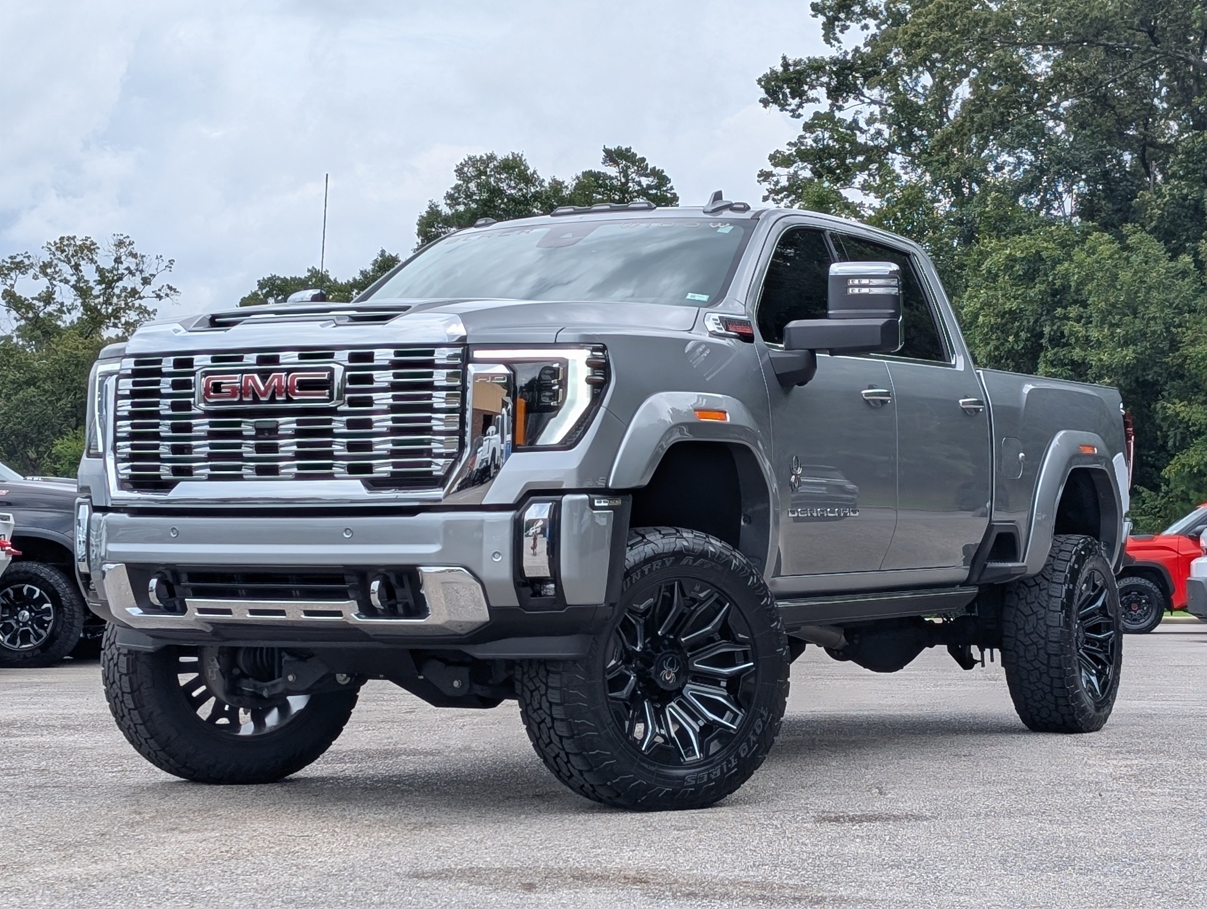 Used 2025 GMC Sierra 2500 Denali w/ Denali Reserve Package AWD/4WD image 4