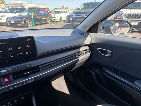 Used 2025 Kia K4 LXS image 35