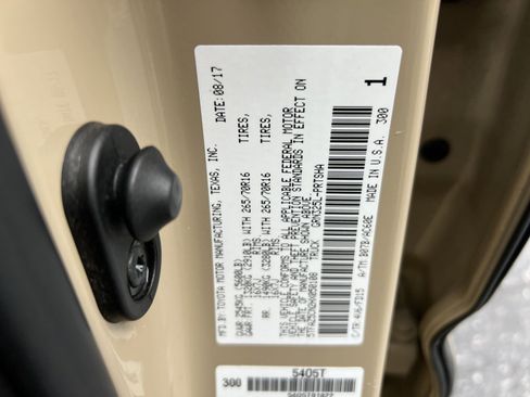 Used 2017 Toyota Tacoma TRD Off-Road w/ Tow Package image 26