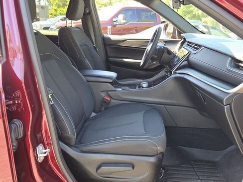 Used 2025 Jeep Grand Cherokee Laredo X w/ Luxury Tech Group I RWD image 16