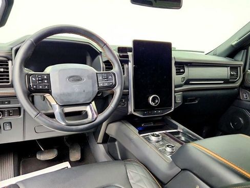 Used 2024 Ford Expedition Platinum AWD/4WD image 13