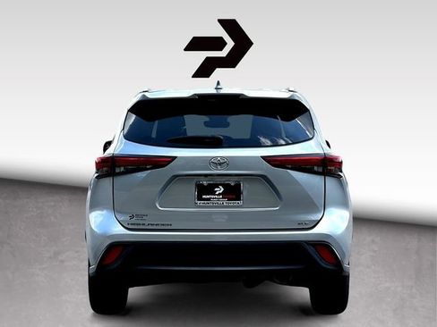 Used 2023 Toyota Highlander XLE image 7