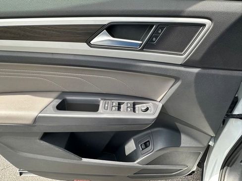 Used 2021 Volkswagen Atlas SE FWD image 23