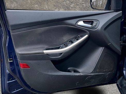 Used 2016 Ford Focus Titanium image 19