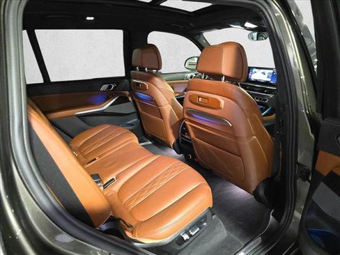 Used 2025 BMW X7 M60i AWD/4WD image 11