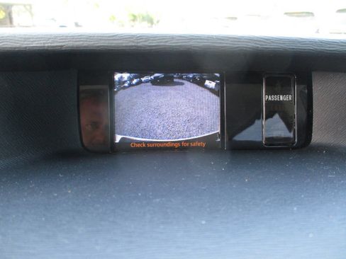 Used 2013 Toyota Sienna SE image 9