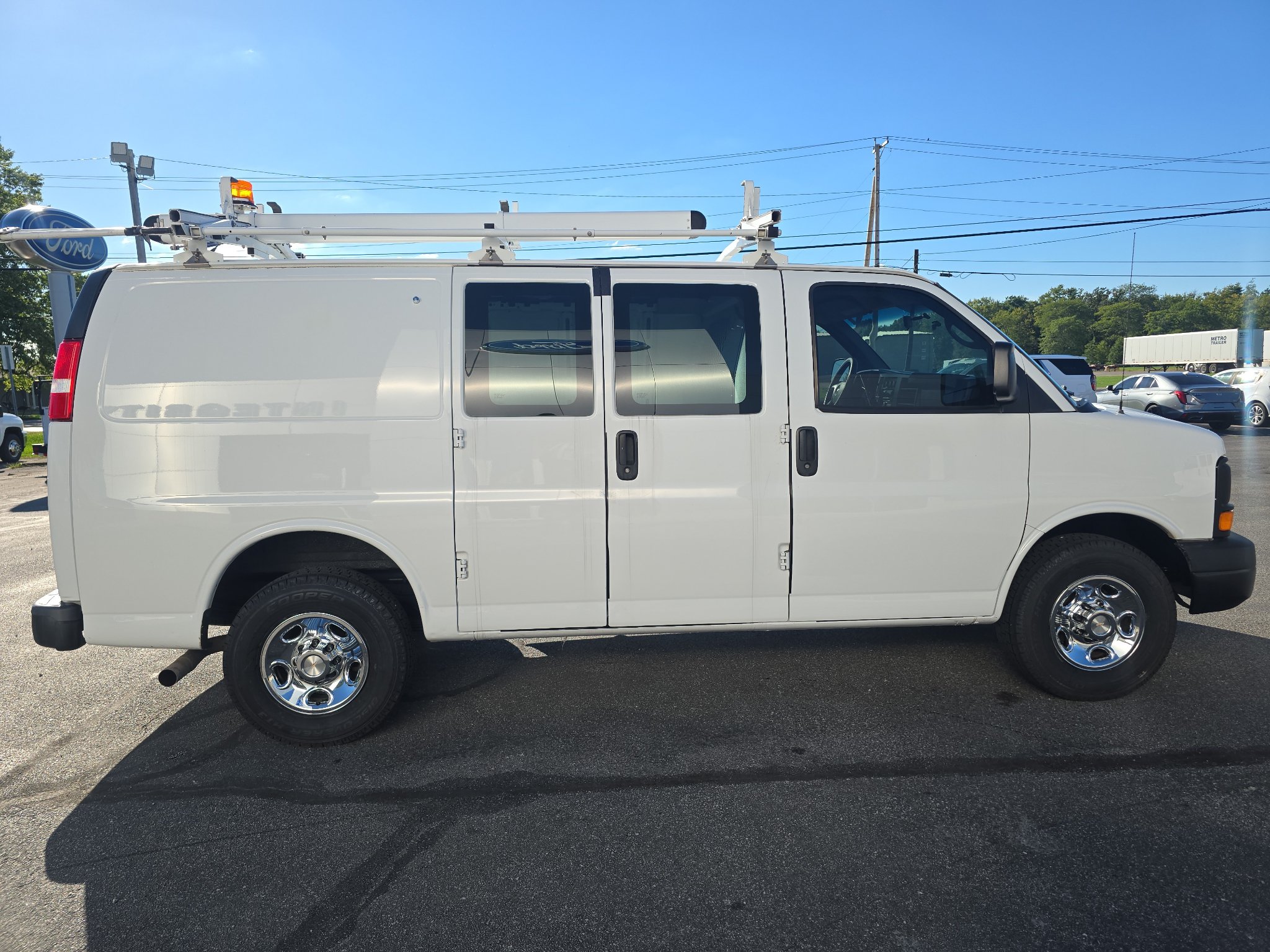 Used 2015 Chevrolet Express 2500 RWD image 5