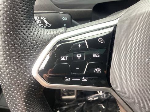 Used 2024 Volkswagen Tiguan SE R-Line AWD/4WD image 18