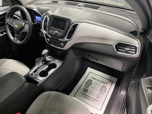 Used 2023 Chevrolet Equinox LT w/ Driver Convenience Package image 3