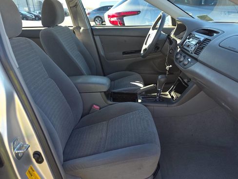 Used 2005 Toyota Camry LE image 9