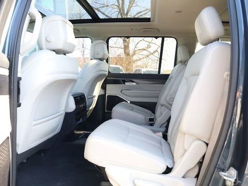 Used 2023 Jeep Wagoneer Series III w/ Premium Group I image 28