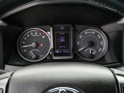 Used 2021 Toyota Tacoma TRD Sport w/ TRD Premium Sport Package AWD/4WD image 21