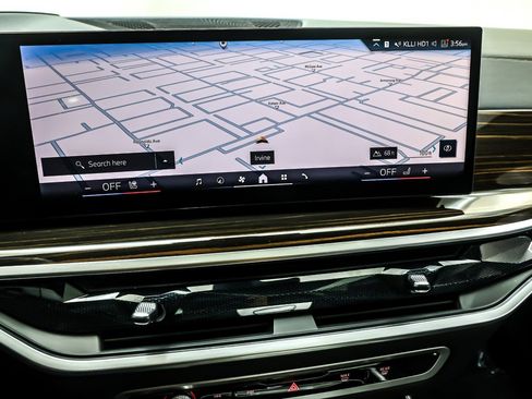 Used 2024 BMW X7 xDrive40i w/ Premium Package image 21