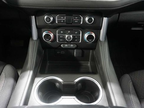 Used 2024 GMC Yukon XL SLE image 20