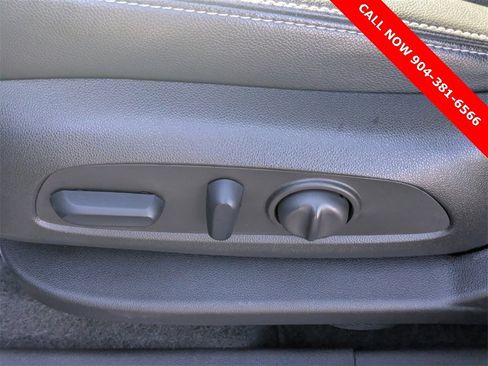 Used 2023 GMC Terrain SLT image 22