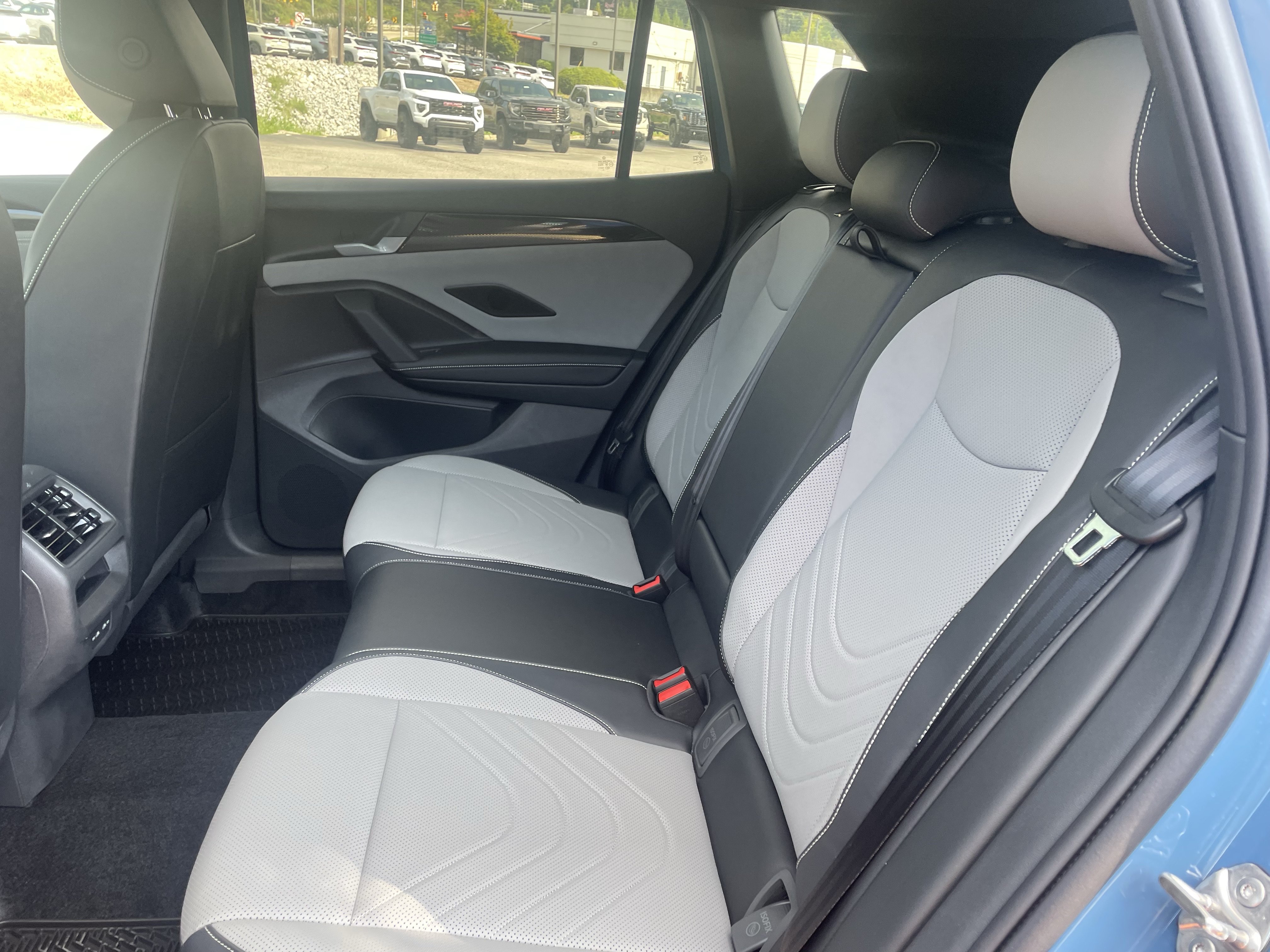 New 2026 Volkswagen Tiguan SE R-Line FWD image 12