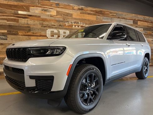 New 2025 Jeep Grand Cherokee L Altitude image 14
