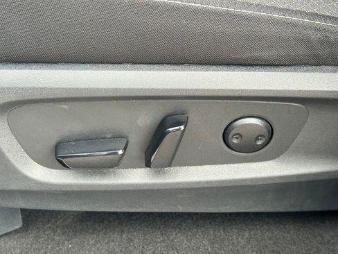 Used 2025 Nissan Pathfinder SV FWD image 23