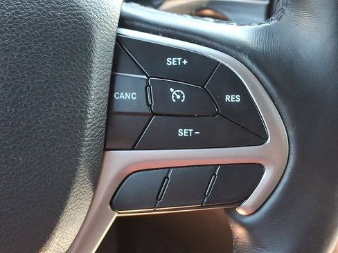 Certified 2020 Jeep Grand Cherokee Limited w/ Luxury Group II AWD/4WD image 24