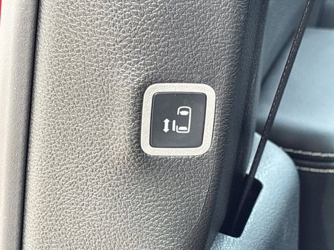 New 2026 Chrysler Pacifica Limited image 21