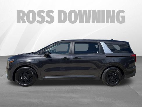 Used 2025 Kia Carnival FWD image 3