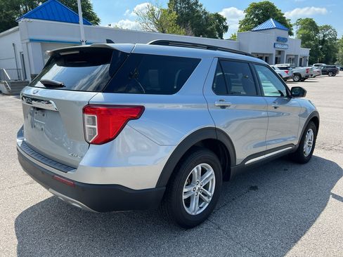 Used 2024 Ford Explorer XLT w/ Equipment Group 202A AWD/4WD image 3