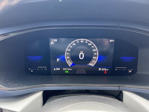 Certified 2023 Volkswagen Taos SE w/ Panoramic Sunroof Package FWD image 19