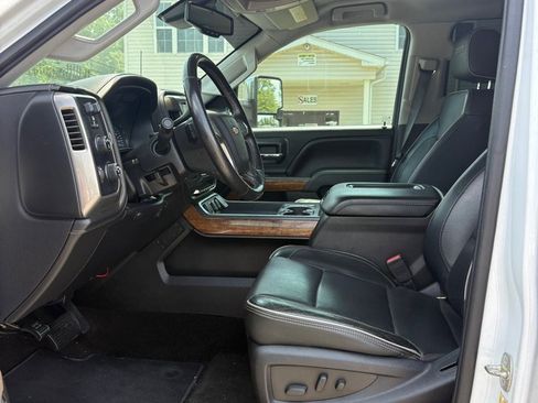 Used 2017 Chevrolet Silverado 2500 High Country w/ Duramax Plus Package AWD/4WD image 10