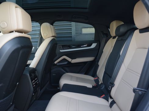 Certified 2026 Porsche Cayenne Coupe AWD/4WD image 30