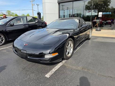 Used 2004 Chevrolet Corvette Coupe w/ Preferred Equipment Group RWD image 6