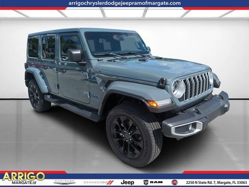 Used 2025 Jeep Wrangler Unlimited Sahara AWD/4WD image 1