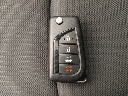 Used 2022 Toyota Corolla LE image 32