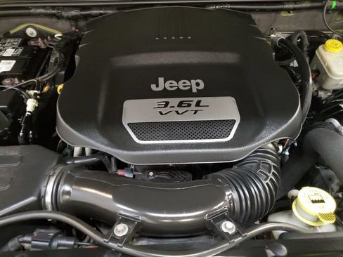 Used 2013 Jeep Wrangler Unlimited Sahara w/ Connectivity Group AWD/4WD image 24