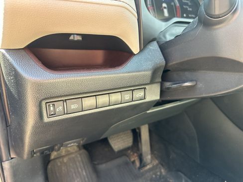 Used 2024 Toyota RAV4 Limited AWD/4WD image 19