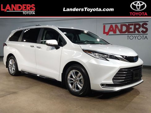 Certified 2024 Toyota Sienna Limited FWD image 1