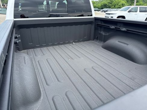 Used 2022 RAM 1500 Big Horn AWD/4WD image 14
