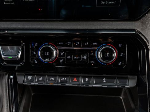 Used 2024 GMC Sierra 2500 AT4 w/ Technology Package image 27