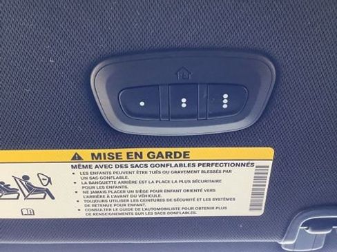 Used 2025 Chrysler Pacifica Select FWD image 33