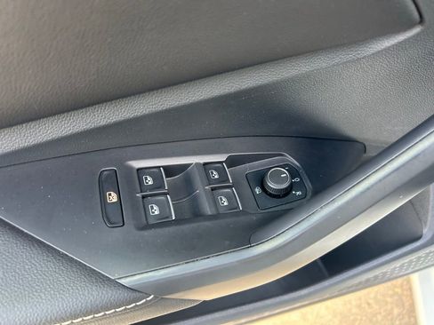 Used 2023 Volkswagen Jetta SE image 49