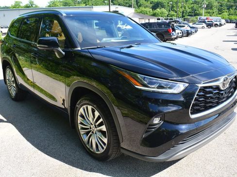 Used 2023 Toyota Highlander Platinum AWD/4WD image 4