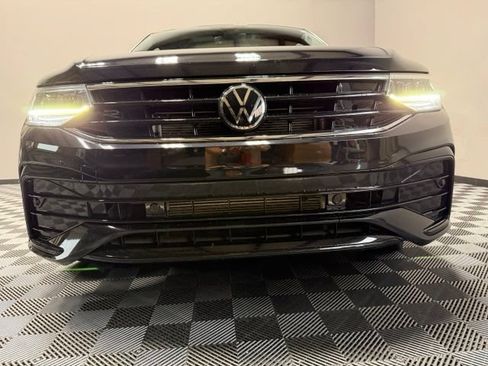 Used 2022 Volkswagen Tiguan SE R-Line AWD/4WD image 3