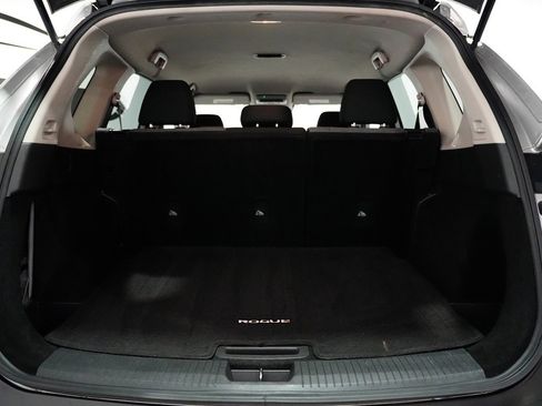 Used 2021 Nissan Rogue SV image 9