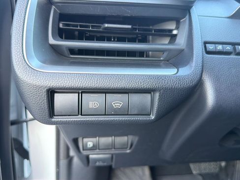 Used 2024 Toyota Prius LE FWD image 20