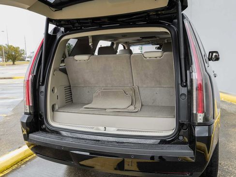 Used 2019 Cadillac Escalade Luxury image 59