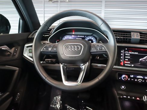 Used 2025 Audi Q3 2.0T Premium w/ Convenience Package image 18
