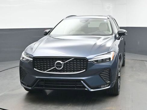 Used 2023 Volvo XC60 B5 Ultimate w/ Protection Package Premier image 3